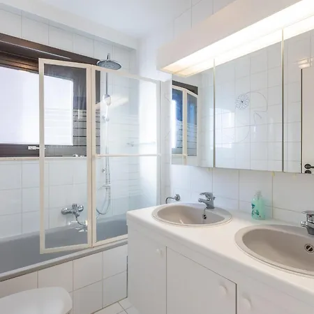 Corner With Frontal Sea View *